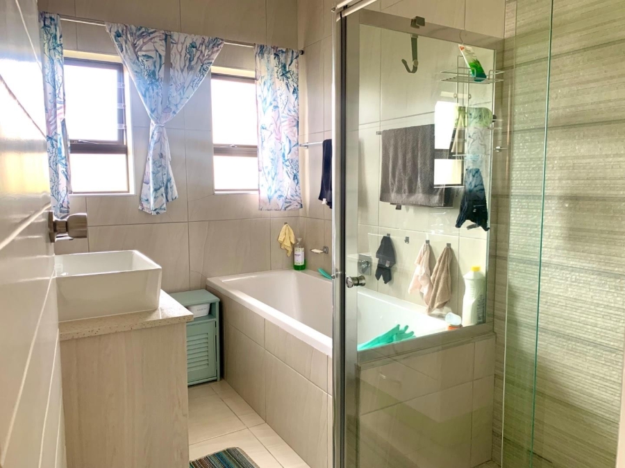 3 Bedroom Property for Sale in Dana Bay Western Cape